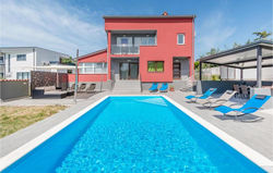 Beautiful home in Pula w/ Outdoor swimming pool and 3 Bedrooms