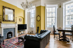 Classic Elegance - Regency Apartment with Period Features