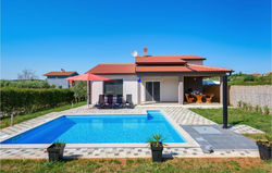 Amazing home in Pula w/ Outdoor swimming pool, WiFi and 2 Bedrooms
