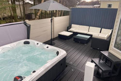 Private Hot Tub Cabin, Pergola and Large Decking Area