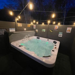 Tigers Wood - luxury hot tub lodge with free golf for guests