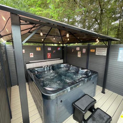 Pheasant’s Hollow - luxury hot tub with free golf for guests