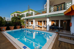 Holiday villa in elite residential area of Faro