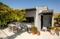 Karteros House and Studio 1300meters from the beach!